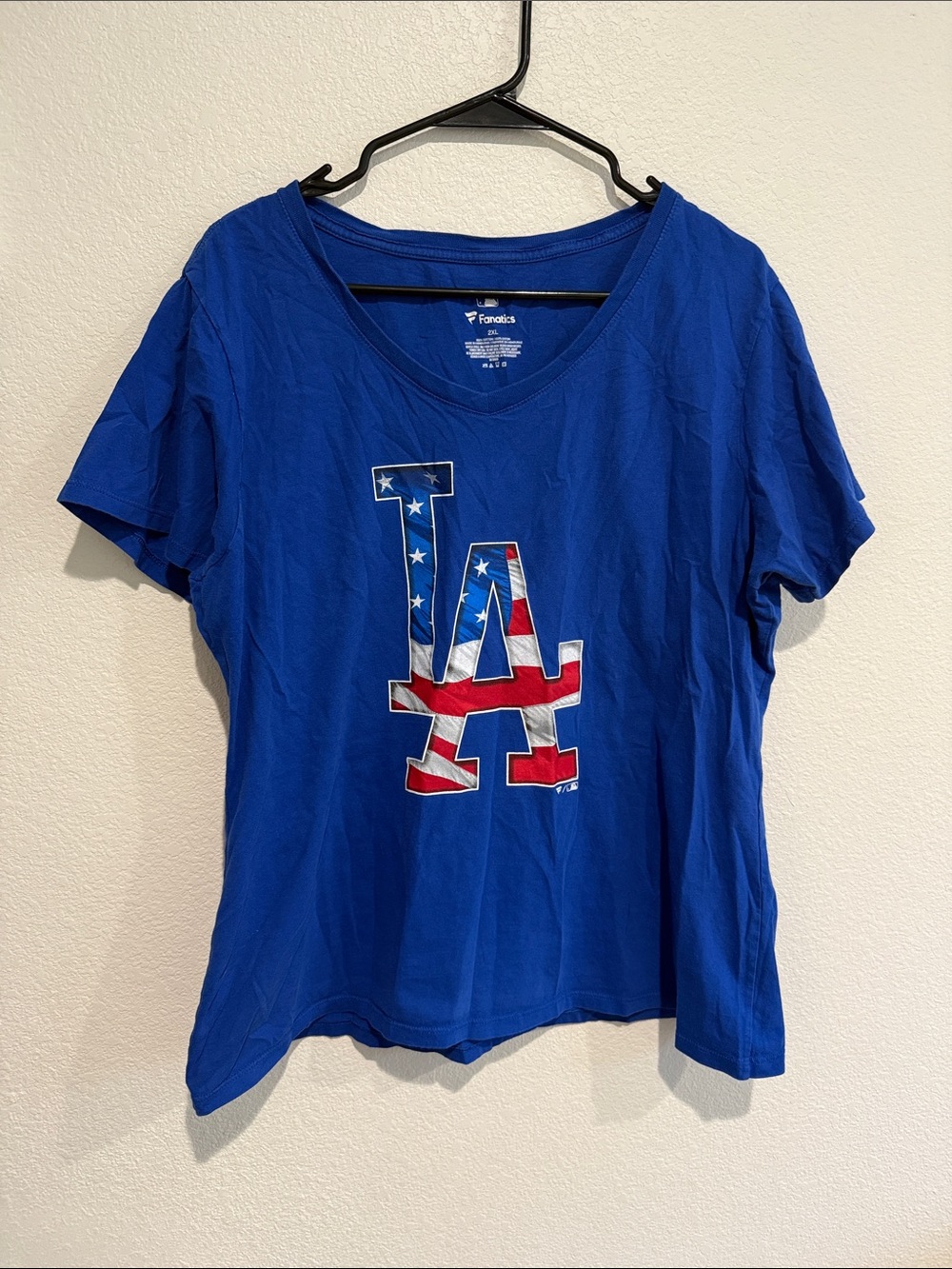 Size 2XL Fanatics Los Angeles Dodgers Women's Blue V-Neck T-Shirt